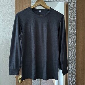 Men's Uniqlo charcoal ultra warm heat tech long sleeve shirt, size small